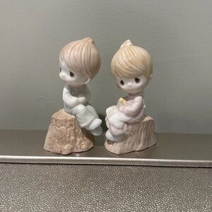 Precious Moments Salt And Pepper Shaker Set  Boy And Girl Sitting on A Stump